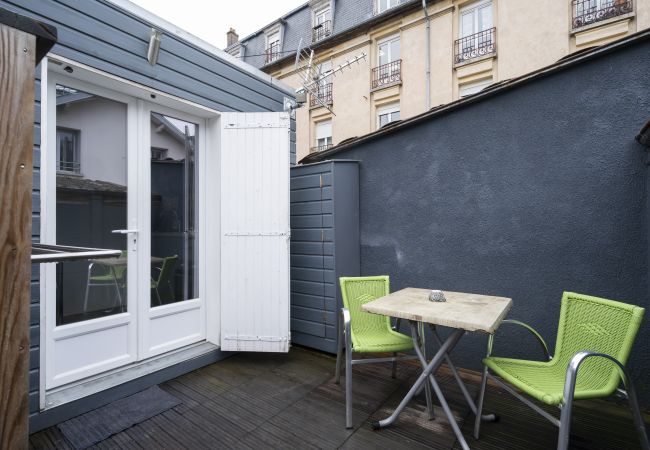 Chalet in Vittel - Small chalet with terrace near the city centre (with parking) : Chalet Grace De Capitani Chalet in Vittel - Small chalet with terrace near the city centre (with parking) : Chalet Grace De Capitani