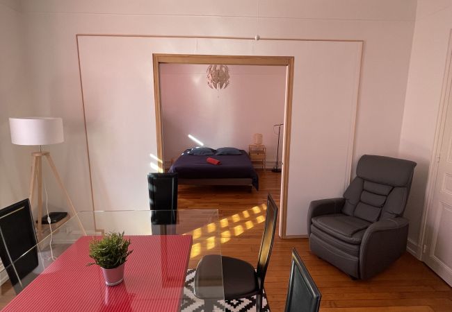 Apartment in Vittel - Louis : Charming 2 bedroom flat in the centre of Vittel (free parking)