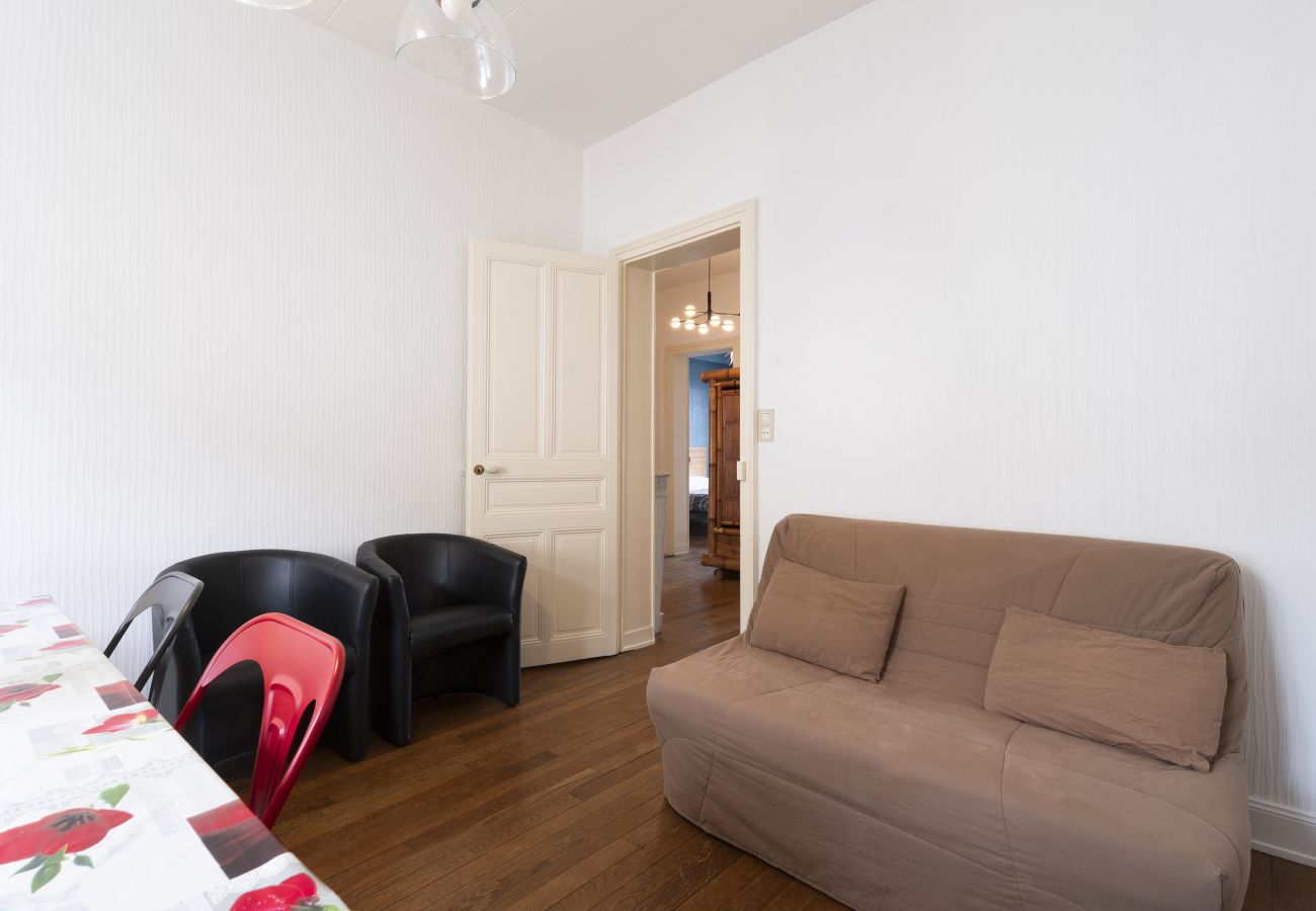Apartment in Vittel - Noa : 2 bedroom flat in the city centre of Vittel (Balcony and free parking)