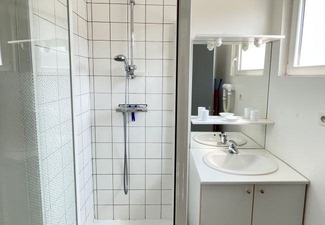 Studio in Bains-les-Bains - Musset : Nice flat at 300 meters from the entrance of the thermal baths (Parking) Studio in Bains-les-Bains - Musset : Nice flat at 300 meters from the entrance of the thermal baths (Parking)