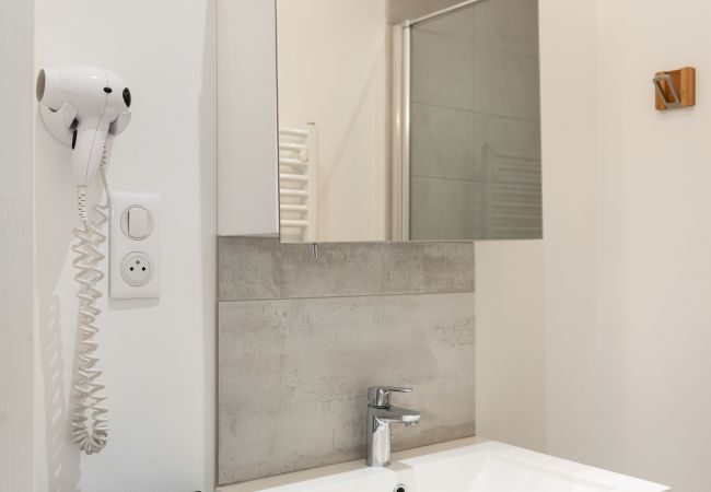 Apartment in Vittel - Alain Delon : Charming one bedroom apartment in the city center (with parking and terrace) Apartment in Vittel - Alain Delon : Charming one bedroom apartment in the city center (with parking and terrace)