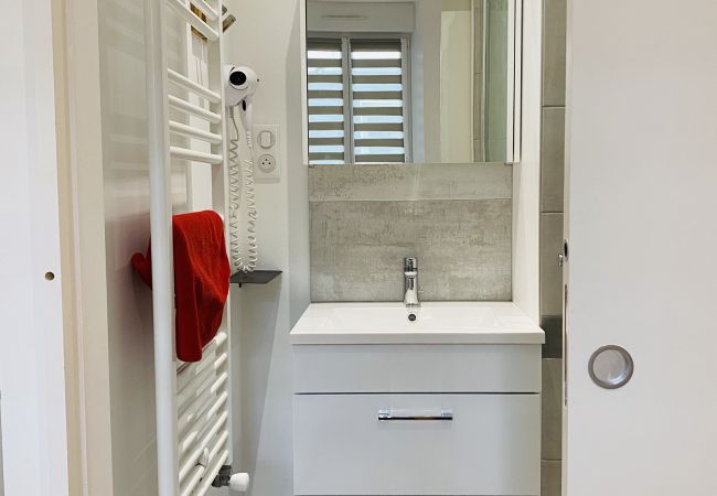 Appartement à Vittel - Jean Reno: Appartement rez de chaussé dans une maison charmante (avec parking) Appartement à Vittel - Jean Reno: Appartement rez de chaussé dans une maison charmante (avec parking)