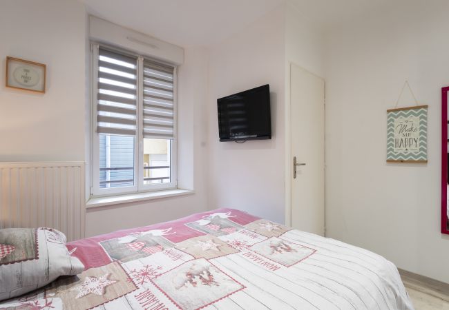 Appartement à Vittel - Jean Reno: Appartement rez de chaussé dans une maison charmante (avec parking) Appartement à Vittel - Jean Reno: Appartement rez de chaussé dans une maison charmante (avec parking)