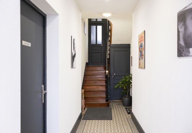 Appartement à Vittel - Jean Reno: Appartement rez de chaussé dans une maison charmante (avec parking) Appartement à Vittel - Jean Reno: Appartement rez de chaussé dans une maison charmante (avec parking)