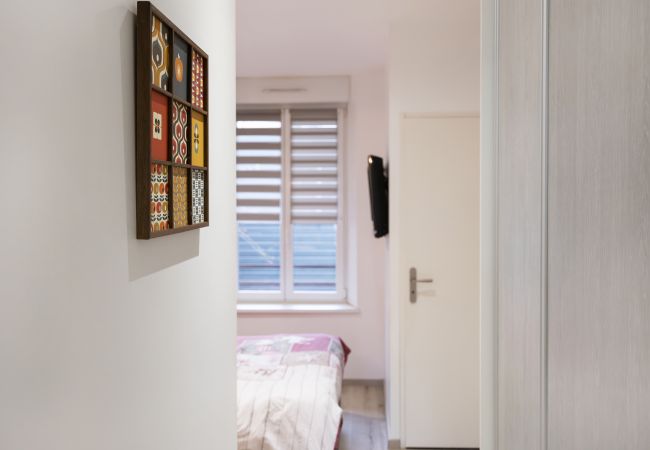 Appartement à Vittel - Jean Reno: Appartement rez de chaussé dans une maison charmante (avec parking) Appartement à Vittel - Jean Reno: Appartement rez de chaussé dans une maison charmante (avec parking)