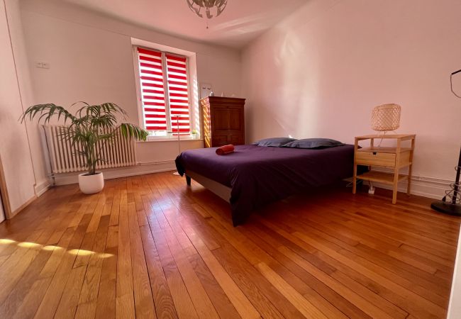 Appartement à Vittel - Louis : Charmant appartement 2 chambres dans le centre de Vittel (Parking gratuit)