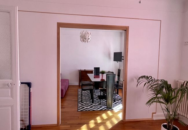 Appartement à Vittel - Louis : Charmant appartement 2 chambres dans le centre de Vittel (Parking gratuit)