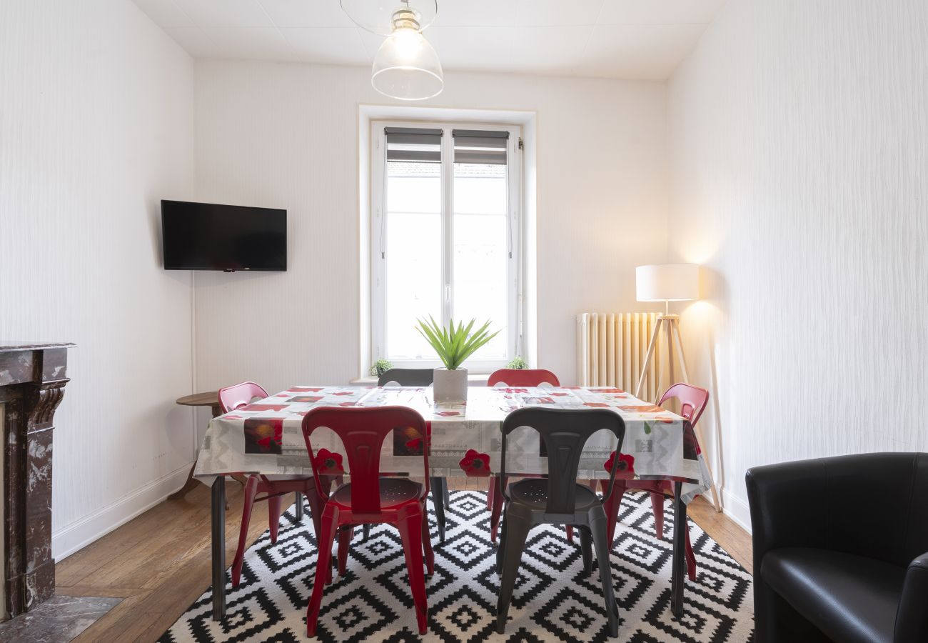 Appartement à Vittel - Noa : Appartement 2 chambres dans le centre ville de Vittel (Balcon et Parking gratuit)