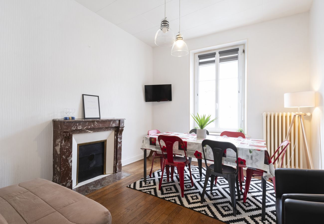 Appartement à Vittel - Noa : Appartement 2 chambres dans le centre ville de Vittel (Balcon et Parking gratuit)