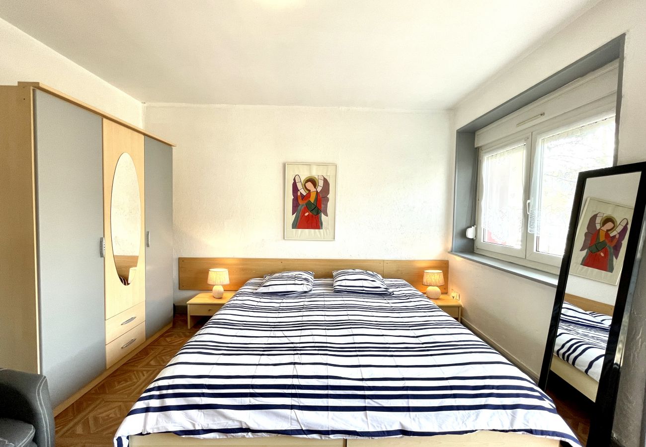 Appartement à Bains-les-Bains - Rose : Sympathique appartement à 300 mètres des thermes de Bains les Bains