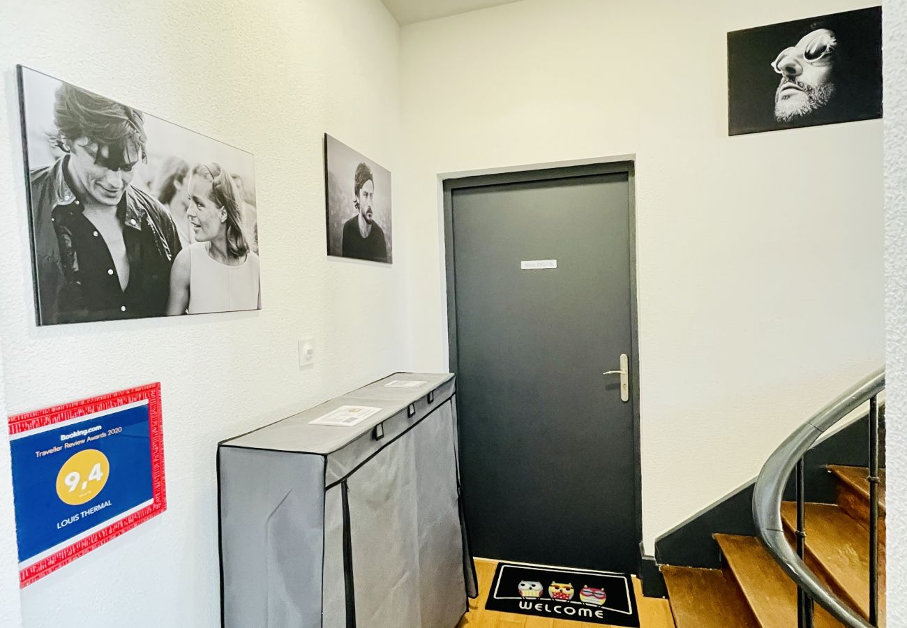 Appartement à Vittel - Alain Delon : Charmant appartement une chambre en centre ville (avec parking et terrasse)