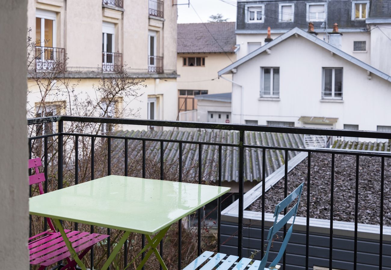 Appartement à Vittel - Alain Delon : Charmant appartement une chambre en centre ville (avec parking et terrasse)