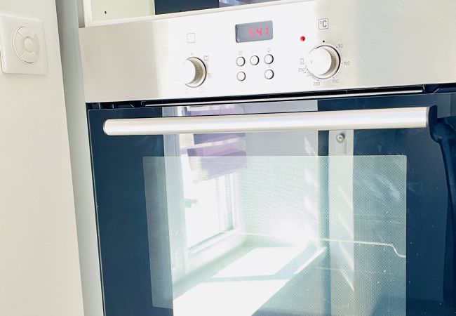 Appartement à Vittel - Romy Schneider : Charmant appartement avec une chambre séparée en coeur de ville (parking et balcon) Appartement à Vittel - Romy Schneider : Charmant appartement avec une chambre séparée en coeur de ville (parking et balcon)