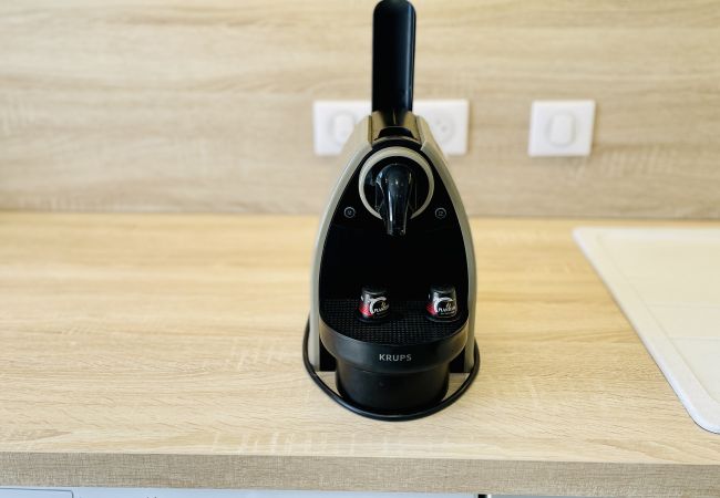 Appartement à Vittel - Romy Schneider : Charmant appartement avec une chambre séparée en coeur de ville (parking et balcon) Appartement à Vittel - Romy Schneider : Charmant appartement avec une chambre séparée en coeur de ville (parking et balcon)